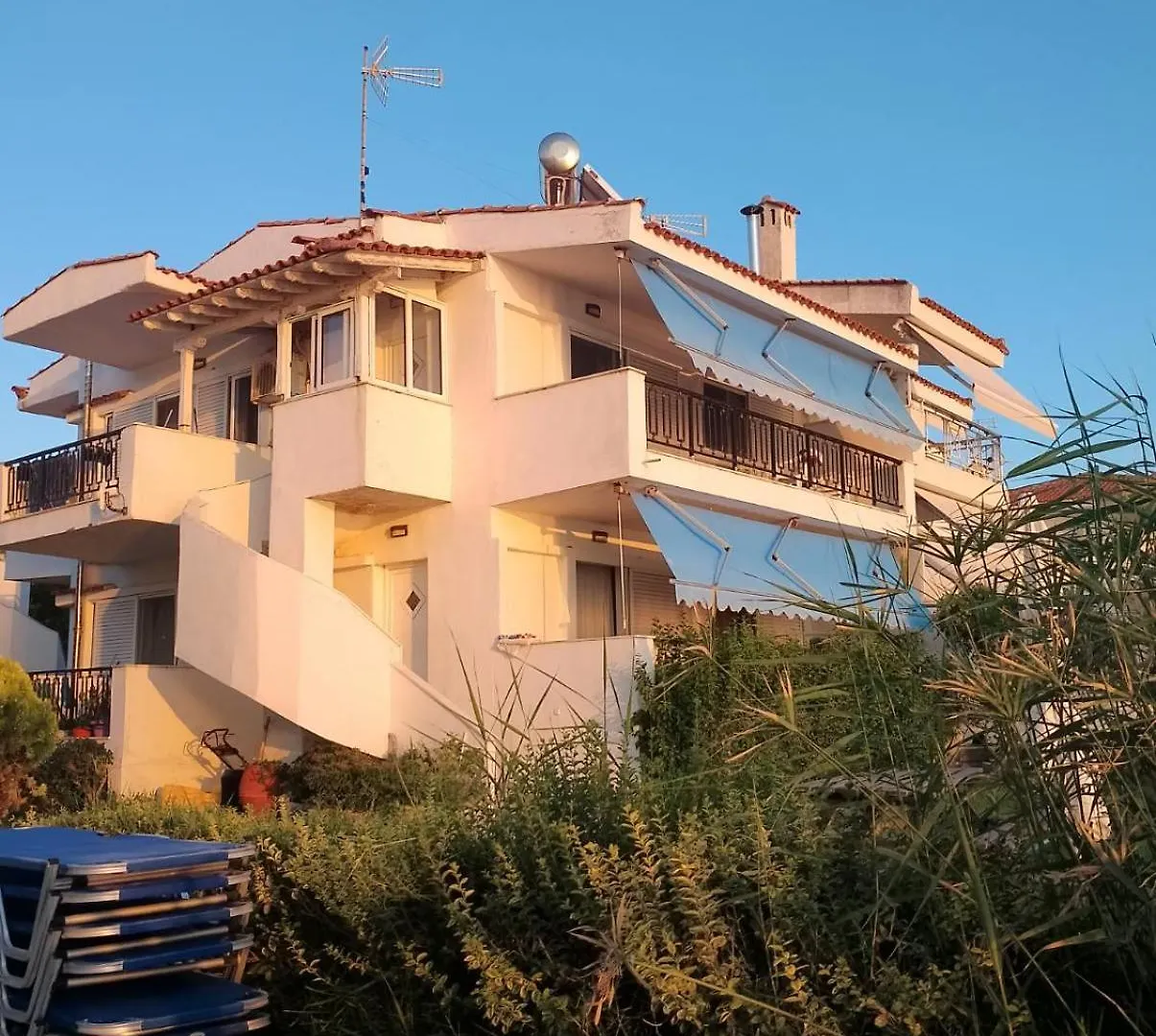 Iris Seafront Apartments Fourka