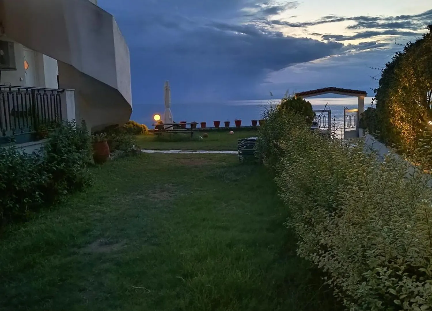 Iris Seafront Apartments Fourka