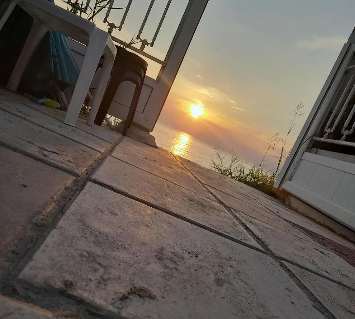 Iris Seafront Apartments Fourka