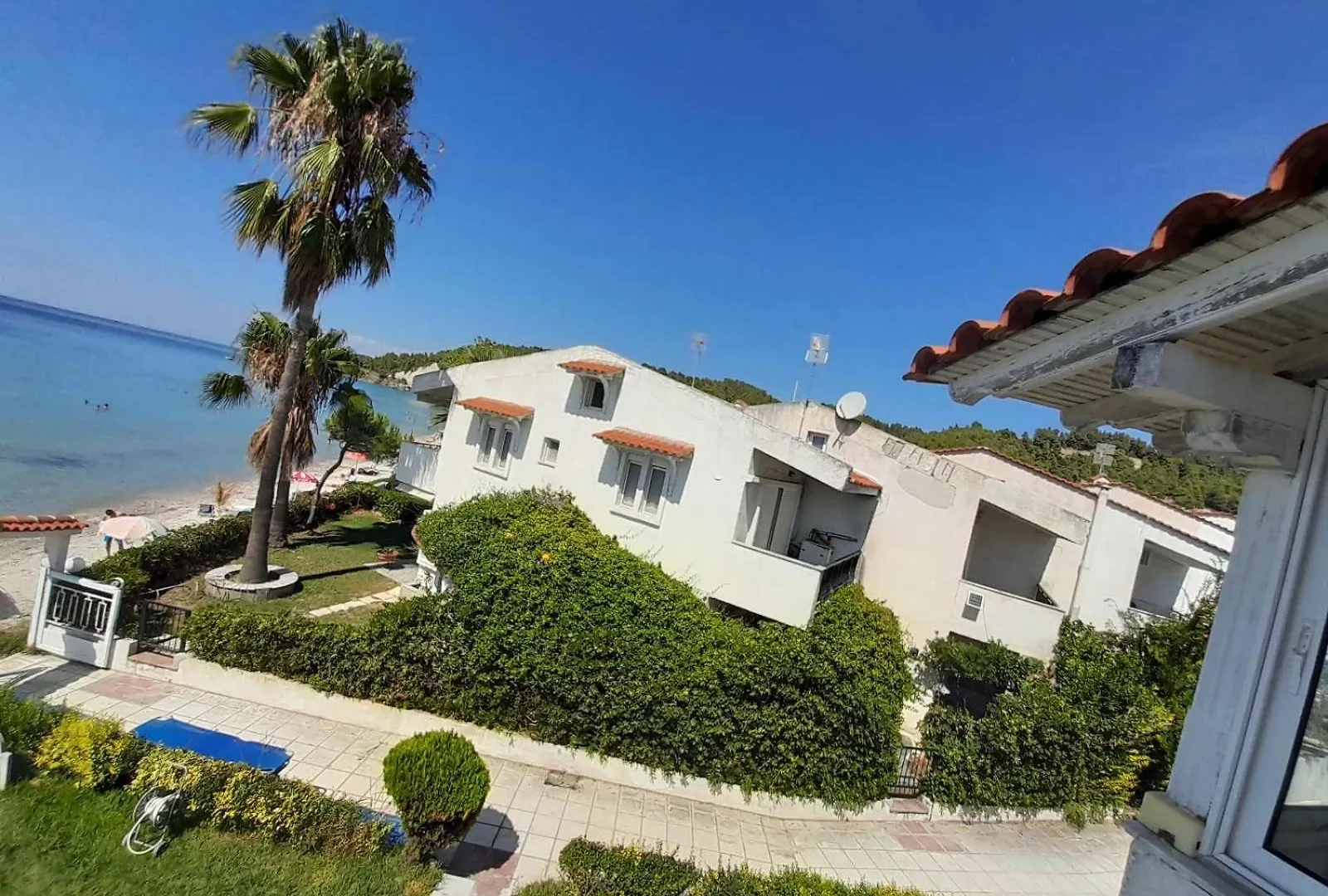 Iris Seafront Apartments Fourka