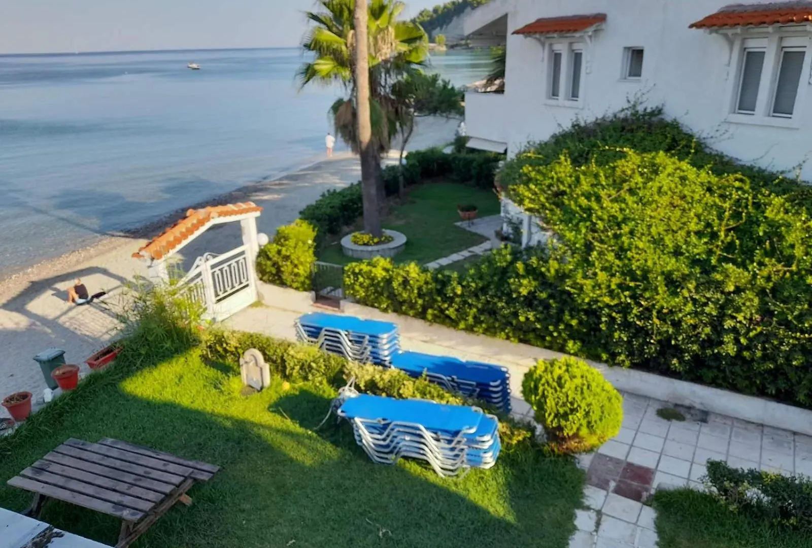 Iris Seafront Apartments Fourka