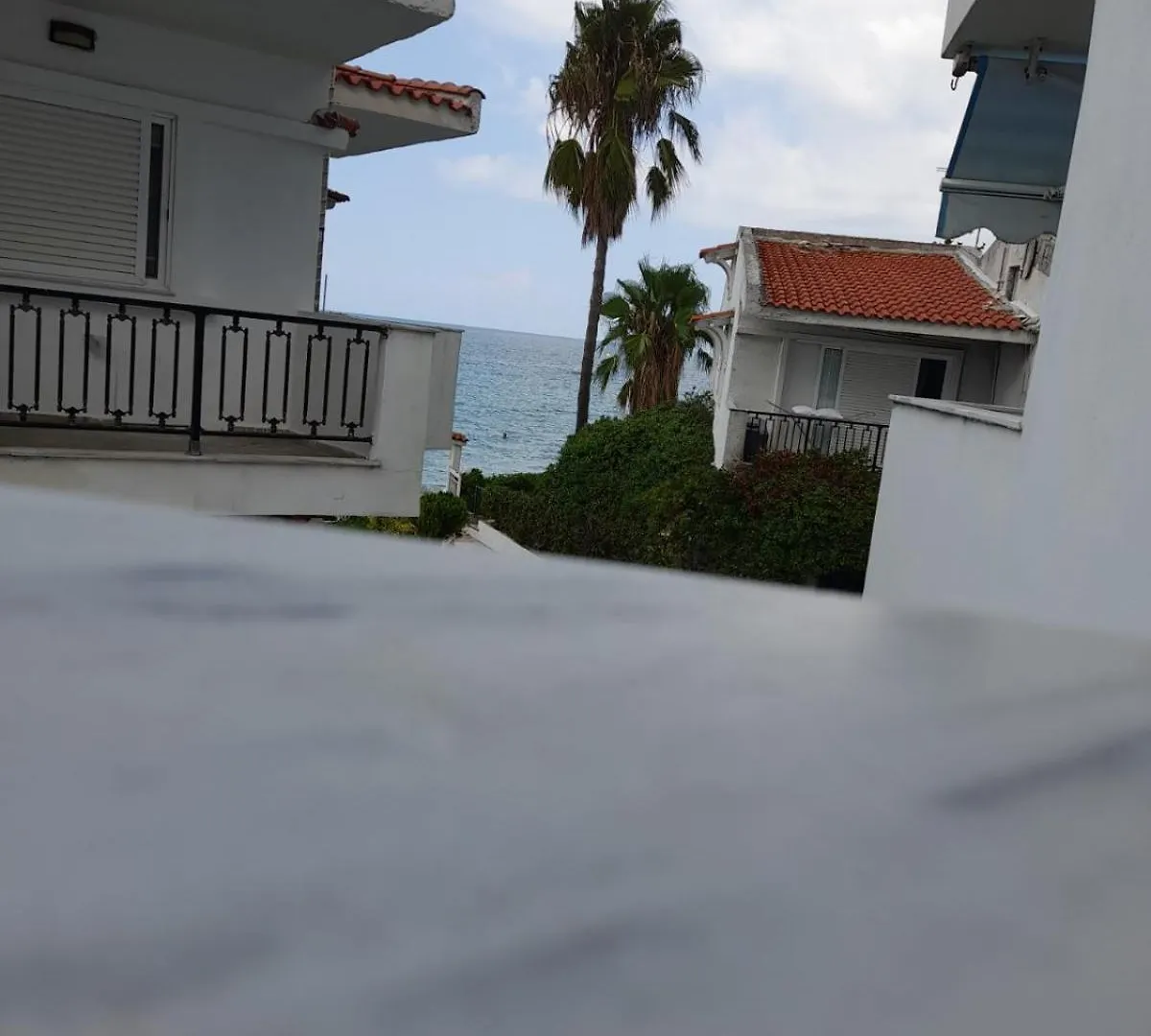 Iris Seafront Apartments Fourka