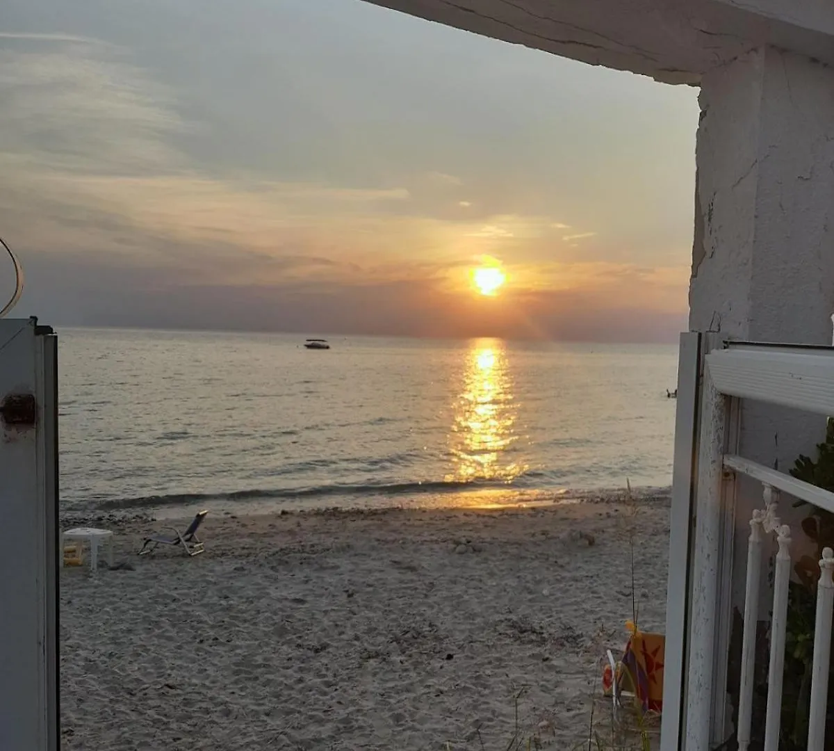 Iris Seafront Apartments Fourka