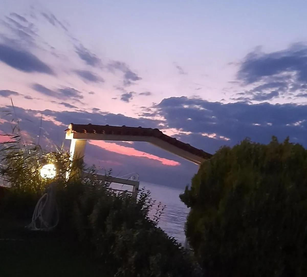 Iris Seafront Apartments Fourka