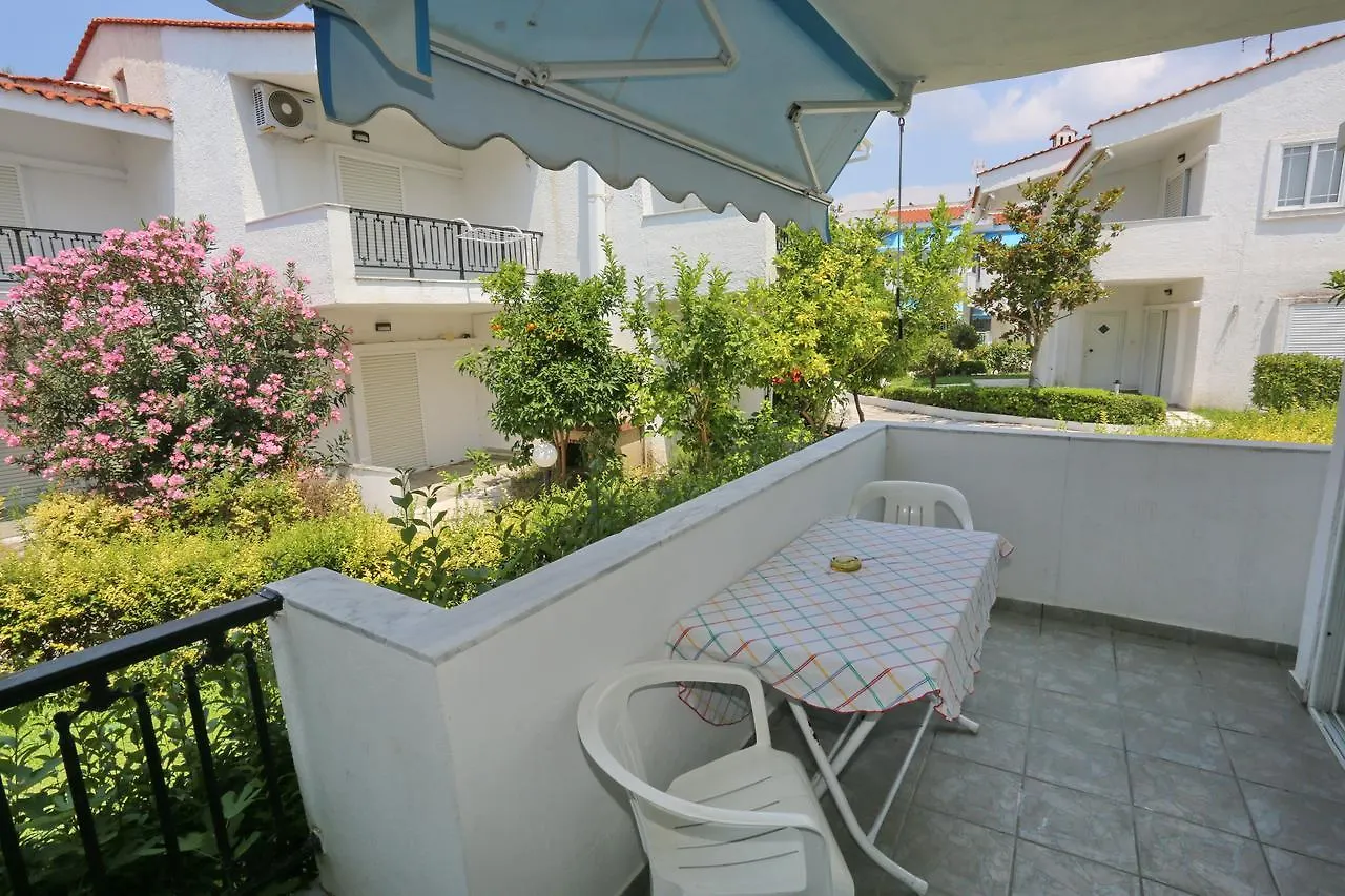 Iris Seafront Apartments Fourka