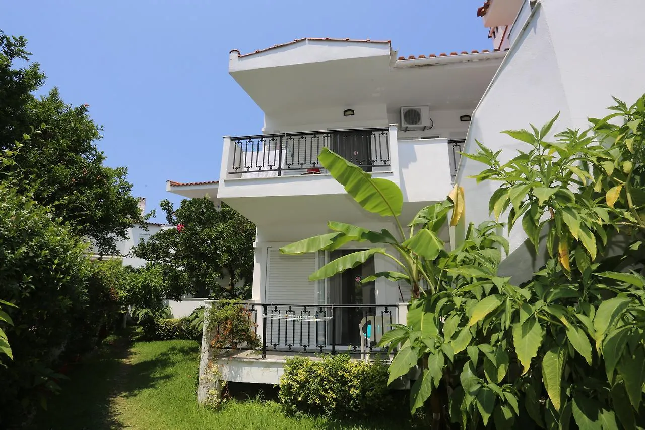 Iris Seafront Apartments Fourka 0*,